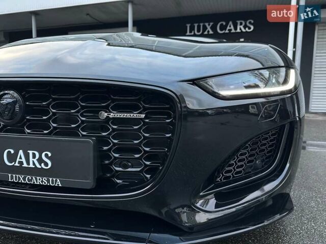 Черный Ягуар Ф-Тайп, объемом двигателя 2 л и пробегом 18 тыс. км за 64900 $, фото 2 на Automoto.ua