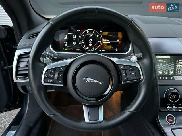 Черный Ягуар Ф-Тайп, объемом двигателя 2 л и пробегом 18 тыс. км за 64900 $, фото 64 на Automoto.ua