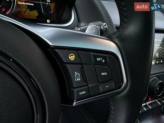 Черный Ягуар Ф-Тайп, объемом двигателя 2 л и пробегом 18 тыс. км за 64900 $, фото 68 на Automoto.ua