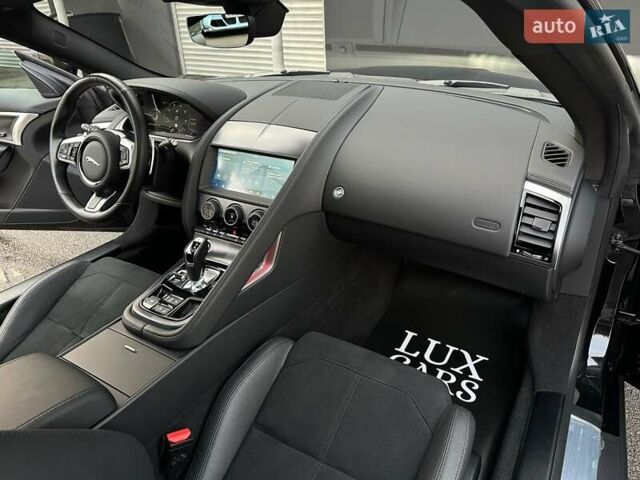 Черный Ягуар Ф-Тайп, объемом двигателя 2 л и пробегом 18 тыс. км за 64900 $, фото 53 на Automoto.ua