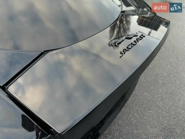 Черный Ягуар Ф-Тайп, объемом двигателя 2 л и пробегом 18 тыс. км за 64900 $, фото 34 на Automoto.ua
