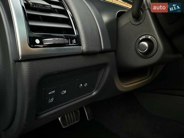 Черный Ягуар Ф-Тайп, объемом двигателя 2 л и пробегом 18 тыс. км за 64900 $, фото 40 на Automoto.ua