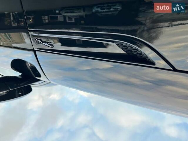 Черный Ягуар Ф-Тайп, объемом двигателя 2 л и пробегом 18 тыс. км за 64900 $, фото 31 на Automoto.ua