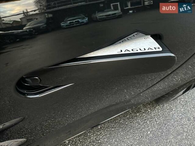 Черный Ягуар Ф-Тайп, объемом двигателя 2 л и пробегом 18 тыс. км за 64900 $, фото 36 на Automoto.ua