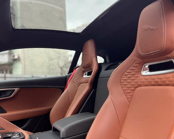 Красный Ягуар Ф-Тайп, объемом двигателя 3 л и пробегом 29 тыс. км за 61900 $, фото 15 на Automoto.ua