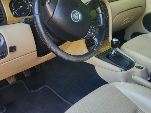 Синий Ягуар Ф-Тайп, объемом двигателя 2.1 л и пробегом 168 тыс. км за 4100 $, фото 3 на Automoto.ua