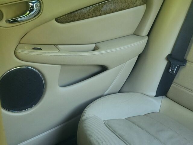 Синий Ягуар Ф-Тайп, объемом двигателя 2.1 л и пробегом 168 тыс. км за 4100 $, фото 6 на Automoto.ua