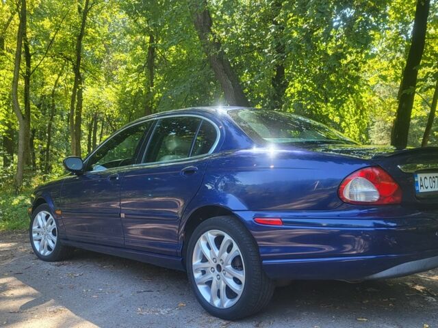 Синий Ягуар Ф-Тайп, объемом двигателя 2.1 л и пробегом 168 тыс. км за 4100 $, фото 1 на Automoto.ua