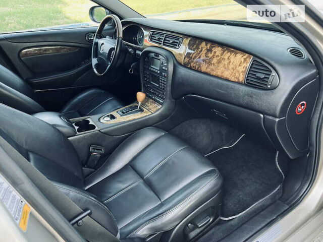 Бежевый Ягуар С-Тайп, объемом двигателя 3 л и пробегом 217 тыс. км за 7777 $, фото 18 на Automoto.ua