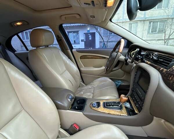 Бежевый Ягуар С-Тайп, объемом двигателя 3 л и пробегом 299 тыс. км за 5500 $, фото 2 на Automoto.ua