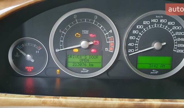 Ягуар С-Тайп 2004 в Черкассах на Automoto.ua Красный Ягуар С-Тайп, объемом двигателя 2.72 л и пробегом 230 тыс. км за 4800 $, фото 8 на Automoto.ua