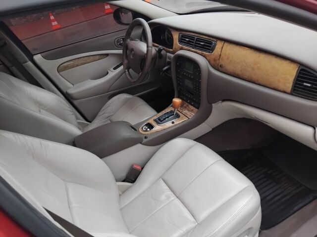 Красный Ягуар С-Тайп, объемом двигателя 2.7 л и пробегом 200 тыс. км за 5680 $, фото 8 на Automoto.ua