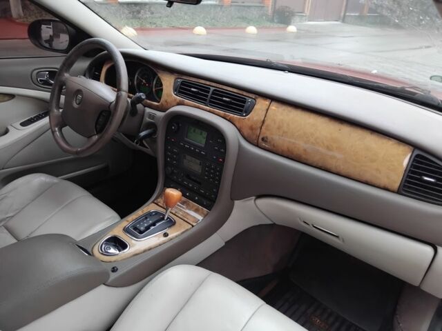 Красный Ягуар С-Тайп, объемом двигателя 2.7 л и пробегом 200 тыс. км за 5680 $, фото 9 на Automoto.ua