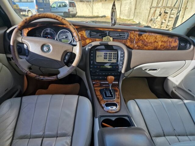 Ягуар С-Тайп 2006 в Борисполе на Automoto.ua Красный Ягуар С-Тайп, объемом двигателя 3 л и пробегом 270 тыс. км за 4851 $, фото 5 на Automoto.ua