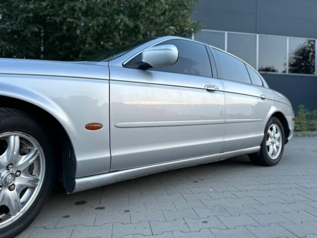 Серый Ягуар С-Тайп, объемом двигателя 3 л и пробегом 295 тыс. км за 5300 $, фото 1 на Automoto.ua