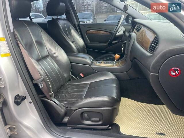 Серый Ягуар С-Тайп, объемом двигателя 2.5 л и пробегом 291 тыс. км за 5490 $, фото 11 на Automoto.ua