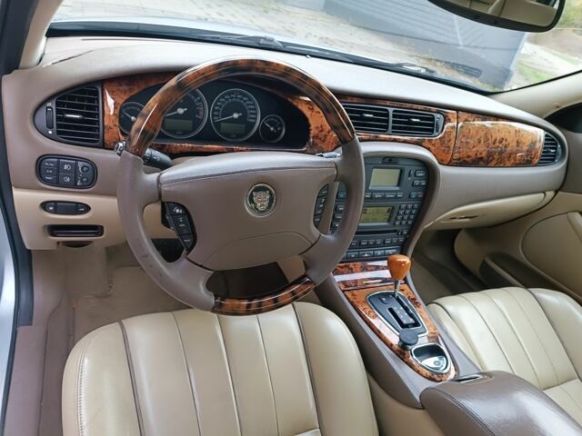 Сірий Ягуар S-Type, об'ємом двигуна 3 л та пробігом 134 тис. км за 5049 $, фото 4 на Automoto.ua