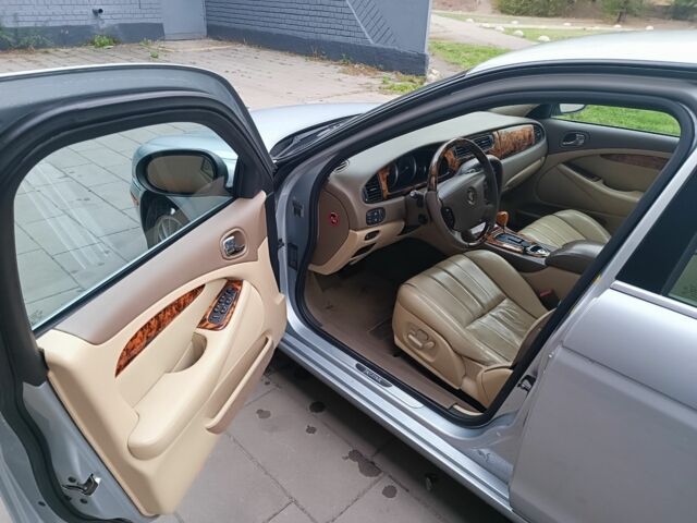 Сірий Ягуар S-Type, об'ємом двигуна 3 л та пробігом 134 тис. км за 5049 $, фото 5 на Automoto.ua