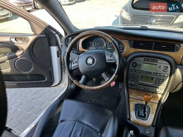 Білий Ягуар Х-Тайп, об'ємом двигуна 2.1 л та пробігом 207 тис. км за 6390 $, фото 28 на Automoto.ua