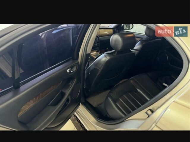 Бежевый Ягуар Х-Тайп, объемом двигателя 3 л и пробегом 214 тыс. км за 5500 $, фото 5 на Automoto.ua