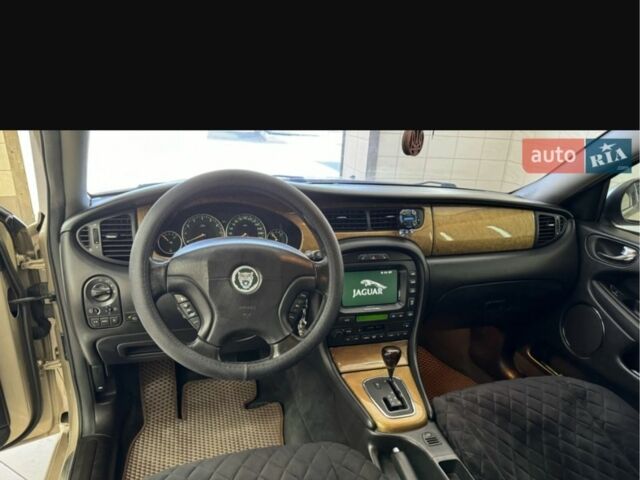 Бежевый Ягуар Х-Тайп, объемом двигателя 3 л и пробегом 214 тыс. км за 5500 $, фото 4 на Automoto.ua
