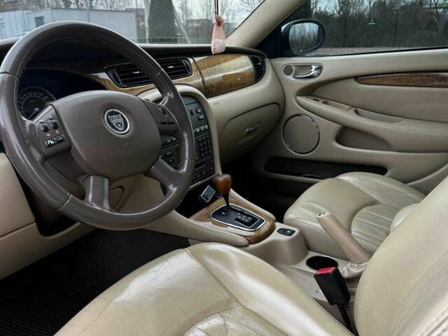 Бежевий Ягуар Х-Тайп, об'ємом двигуна 2.1 л та пробігом 140 тис. км за 5600 $, фото 2 на Automoto.ua