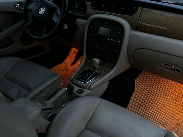 Бежевый Ягуар Х-Тайп, объемом двигателя 2.1 л и пробегом 178 тыс. км за 5088 $, фото 4 на Automoto.ua