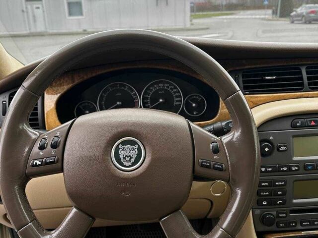 Бежевий Ягуар Х-Тайп, об'ємом двигуна 2.1 л та пробігом 140 тис. км за 5600 $, фото 1 на Automoto.ua