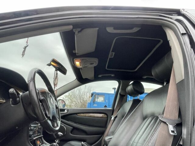 Черный Ягуар Х-Тайп, объемом двигателя 2.5 л и пробегом 142 тыс. км за 4200 $, фото 17 на Automoto.ua