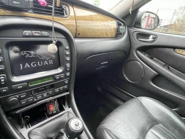 Черный Ягуар Х-Тайп, объемом двигателя 2.5 л и пробегом 142 тыс. км за 4200 $, фото 13 на Automoto.ua