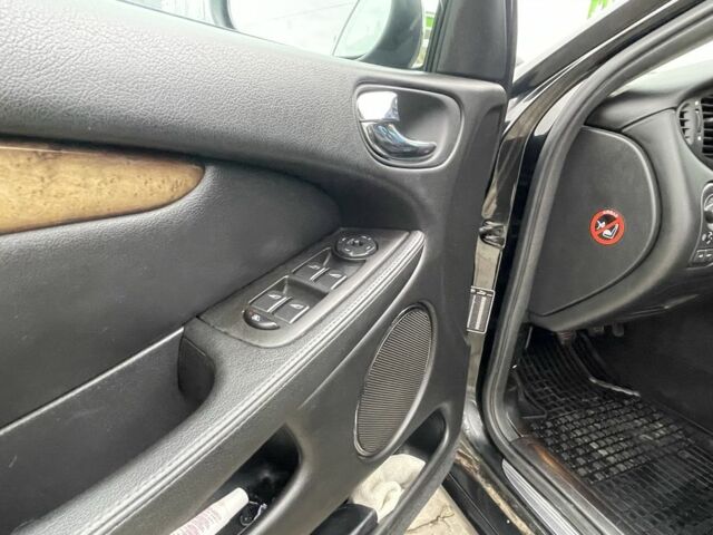 Черный Ягуар Х-Тайп, объемом двигателя 2.5 л и пробегом 142 тыс. км за 4200 $, фото 15 на Automoto.ua