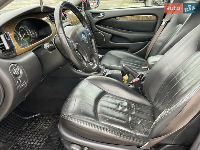 Черный Ягуар Х-Тайп, объемом двигателя 2.5 л и пробегом 142 тыс. км за 4200 $, фото 11 на Automoto.ua