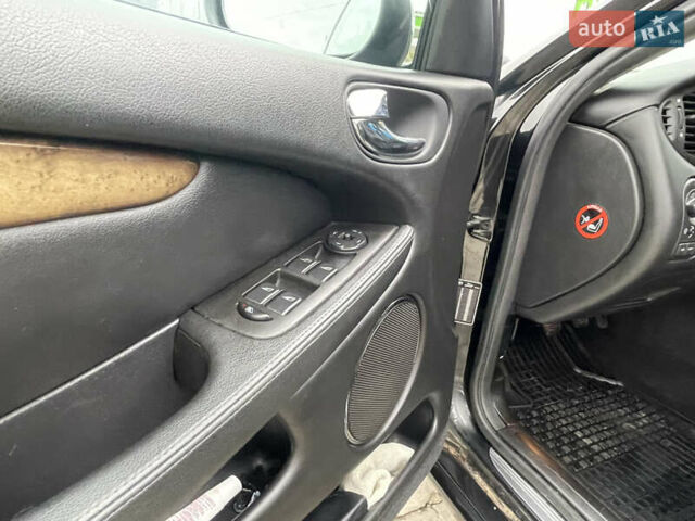 Черный Ягуар Х-Тайп, объемом двигателя 2.5 л и пробегом 142 тыс. км за 4200 $, фото 16 на Automoto.ua