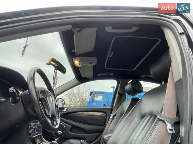 Черный Ягуар Х-Тайп, объемом двигателя 2.5 л и пробегом 142 тыс. км за 4200 $, фото 18 на Automoto.ua