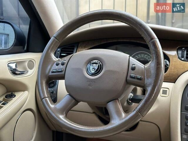 Черный Ягуар Х-Тайп, объемом двигателя 2.5 л и пробегом 174 тыс. км за 5490 $, фото 13 на Automoto.ua