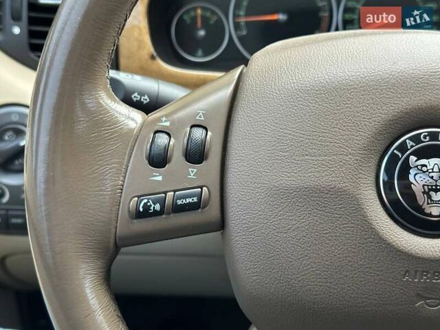 Черный Ягуар Х-Тайп, объемом двигателя 2.5 л и пробегом 174 тыс. км за 5490 $, фото 20 на Automoto.ua