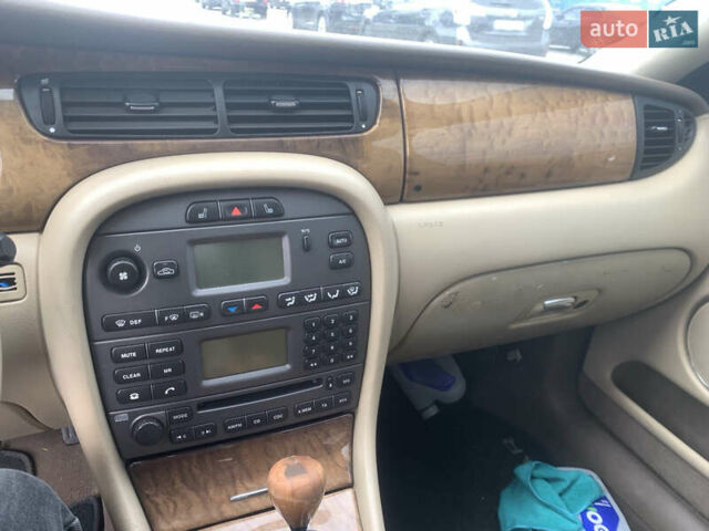 Черный Ягуар Х-Тайп, объемом двигателя 2.1 л и пробегом 266 тыс. км за 2555 $, фото 1 на Automoto.ua