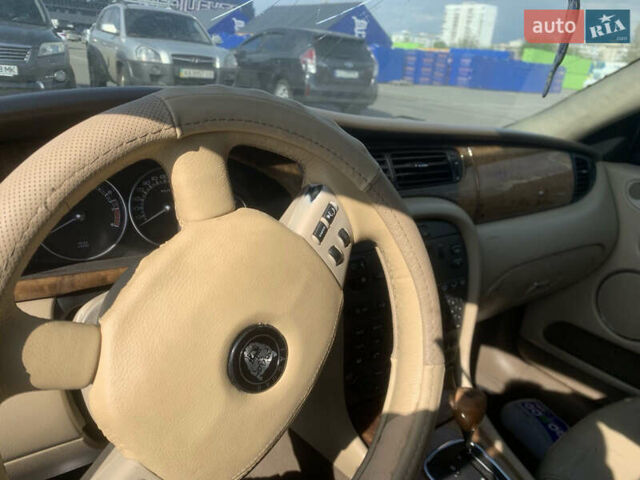 Черный Ягуар Х-Тайп, объемом двигателя 2.1 л и пробегом 266 тыс. км за 2555 $, фото 4 на Automoto.ua