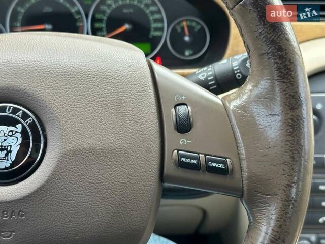 Черный Ягуар Х-Тайп, объемом двигателя 2.5 л и пробегом 174 тыс. км за 5490 $, фото 21 на Automoto.ua