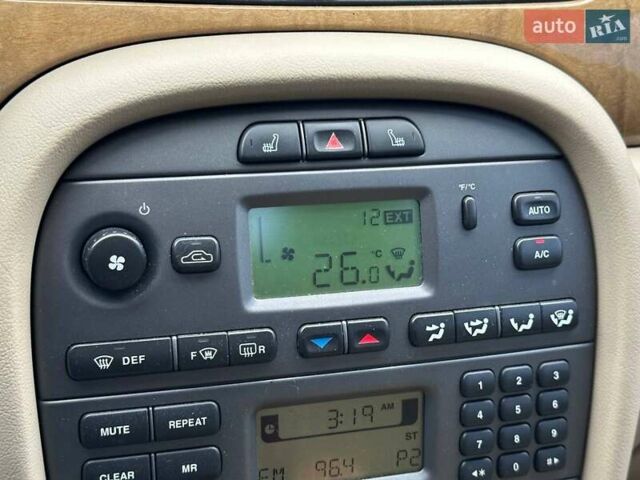 Черный Ягуар Х-Тайп, объемом двигателя 2.5 л и пробегом 174 тыс. км за 5490 $, фото 15 на Automoto.ua