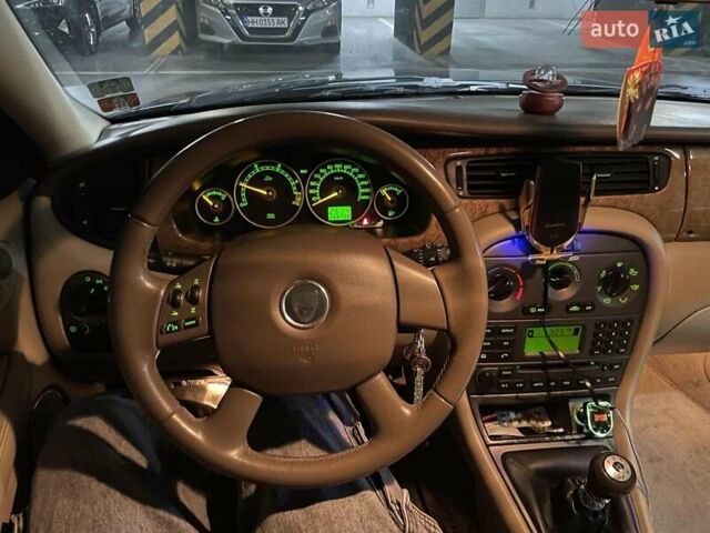 Черный Ягуар Х-Тайп, объемом двигателя 2 л и пробегом 268 тыс. км за 3800 $, фото 9 на Automoto.ua