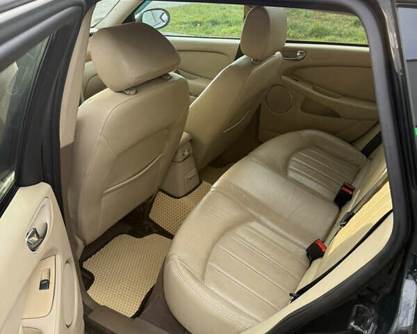 Черный Ягуар Х-Тайп, объемом двигателя 2 л и пробегом 335 тыс. км за 5400 $, фото 11 на Automoto.ua