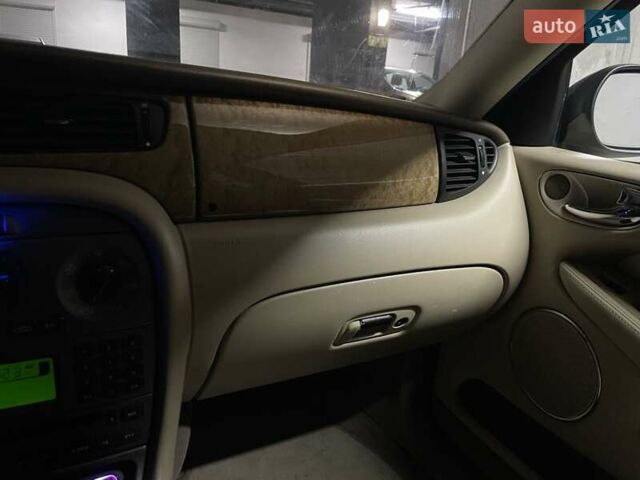 Черный Ягуар Х-Тайп, объемом двигателя 2 л и пробегом 268 тыс. км за 3800 $, фото 6 на Automoto.ua