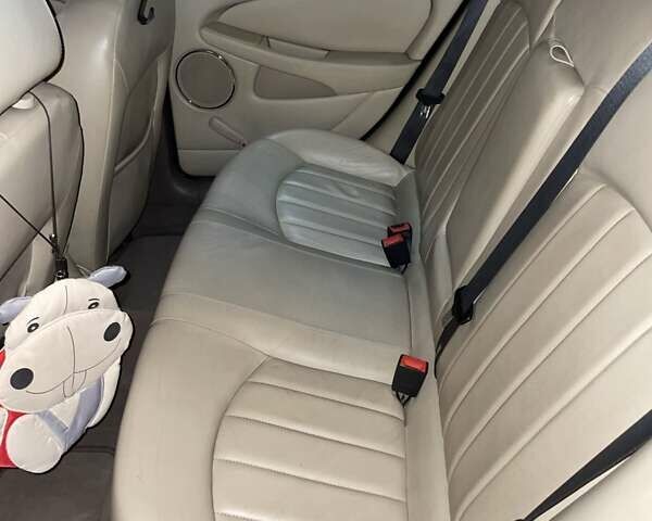 Черный Ягуар Х-Тайп, объемом двигателя 2 л и пробегом 268 тыс. км за 3800 $, фото 1 на Automoto.ua