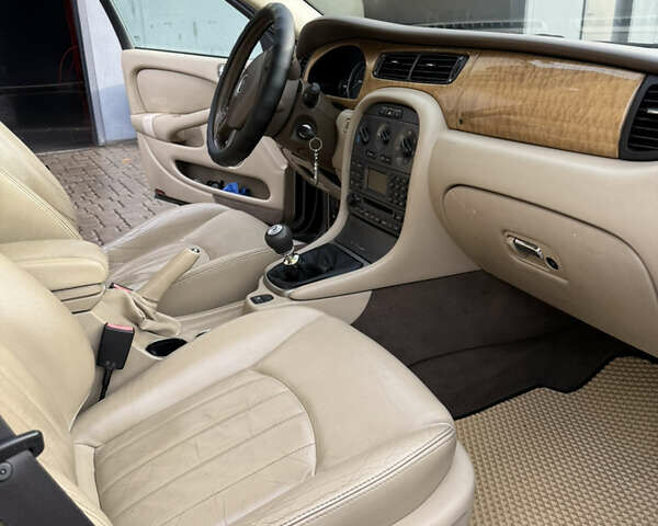 Черный Ягуар Х-Тайп, объемом двигателя 2 л и пробегом 335 тыс. км за 5400 $, фото 12 на Automoto.ua