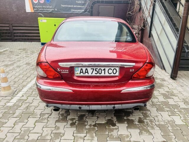 Красный Ягуар Х-Тайп, объемом двигателя 2.5 л и пробегом 237 тыс. км за 4250 $, фото 2 на Automoto.ua