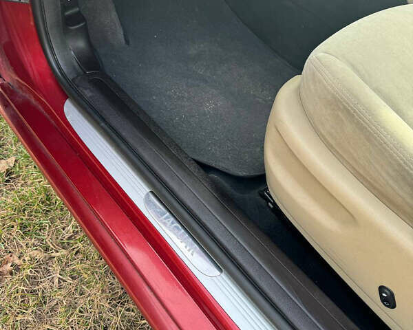 Красный Ягуар Х-Тайп, объемом двигателя 2.1 л и пробегом 197 тыс. км за 6100 $, фото 10 на Automoto.ua