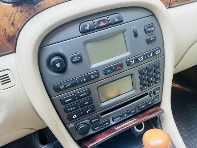 Красный Ягуар Х-Тайп, объемом двигателя 2.5 л и пробегом 237 тыс. км за 4250 $, фото 9 на Automoto.ua