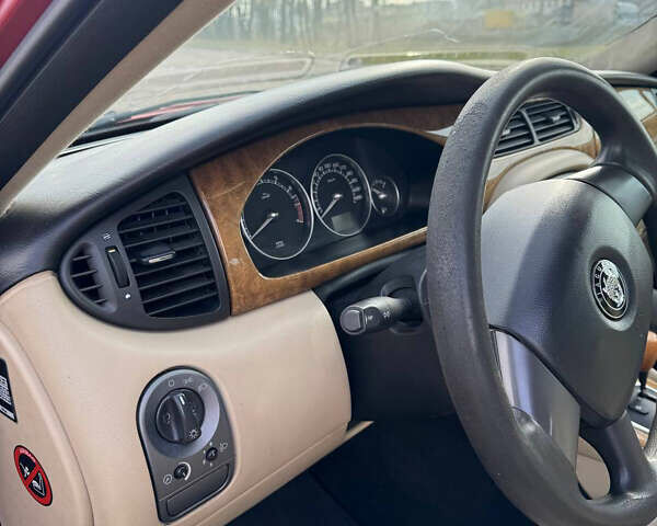 Красный Ягуар Х-Тайп, объемом двигателя 2.1 л и пробегом 197 тыс. км за 6100 $, фото 11 на Automoto.ua