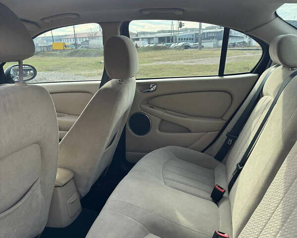 Красный Ягуар Х-Тайп, объемом двигателя 2.1 л и пробегом 197 тыс. км за 6100 $, фото 5 на Automoto.ua